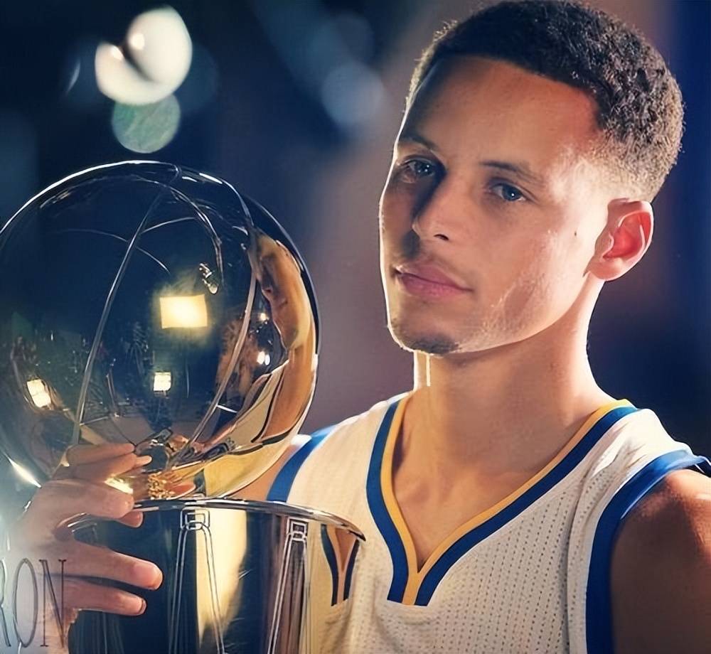 簽署1+1合同！伊涅斯塔加盟阿聯酋球隊酋長FC！.