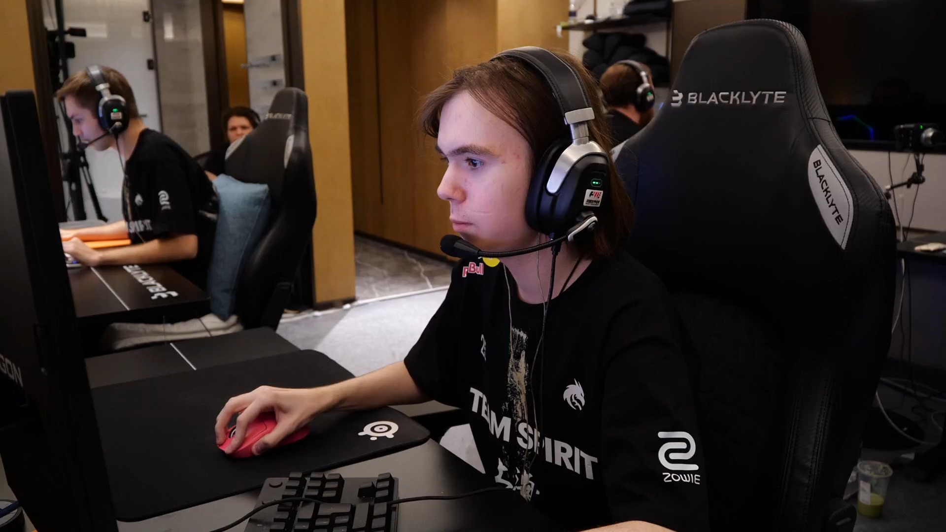 【世界波】中国女足在悬崖边拯救自己 两海归成最大功臣